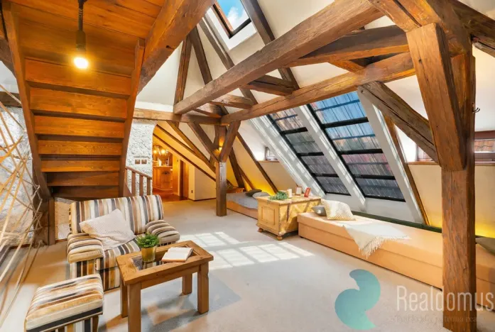 Prodej atypického bytu, Praha, Malostranské náměstí, 270 m2