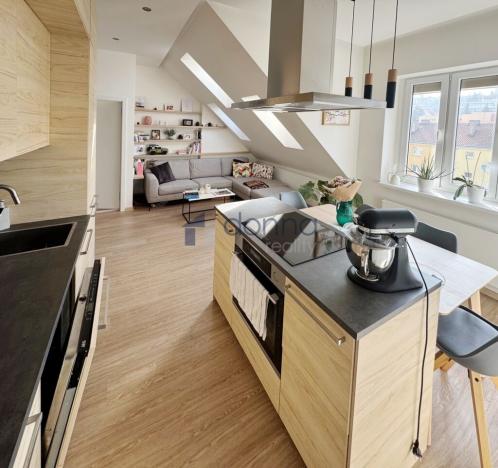 Pronájem bytu 2+kk, Praha - Podolí, Jeremenkova, 47 m2