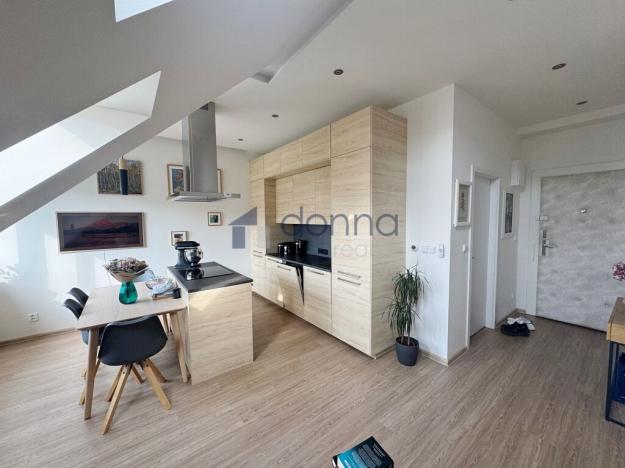 Pronájem bytu 2+kk, Praha - Podolí, Jeremenkova, 47 m2