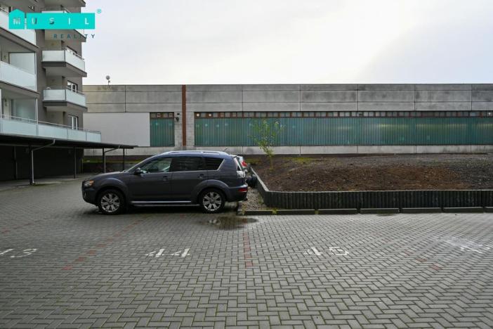 Pronájem garážového stání, Olomouc - Povel, Janského, 12 m2