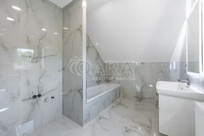 Prodej rodinného domu, Žebrák, Na Pěšině, 325 m2