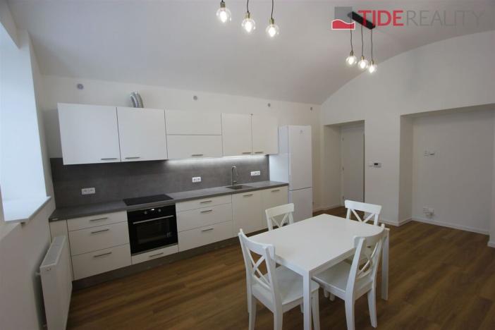 Pronájem bytu 2+kk, Praha, Svobodova, 50 m2