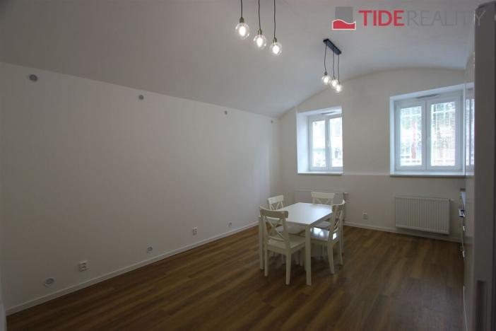 Pronájem bytu 2+kk, Praha, Svobodova, 50 m2