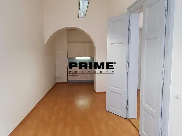 Pronájem kanceláře, Praha - Smíchov, Štefánikova, 70 m2