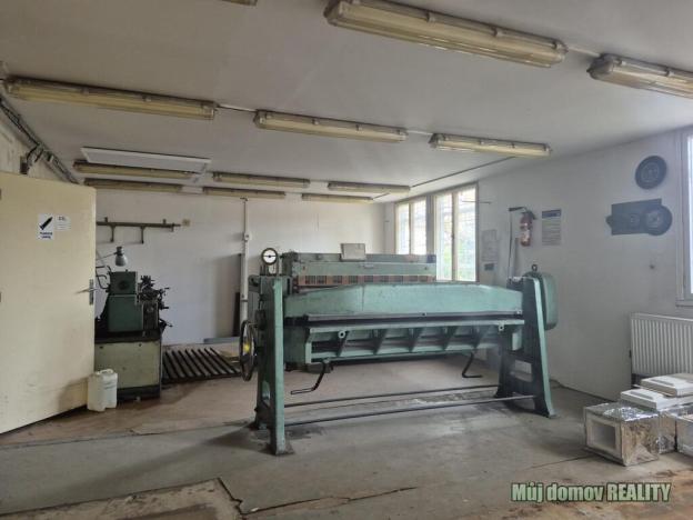 Pronájem výrobních prostor, Světice, V Zahradách, 250 m2