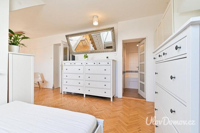 Pronájem bytu 1+kk, Praha - Vinohrady, V Horní Stromce, 42 m2