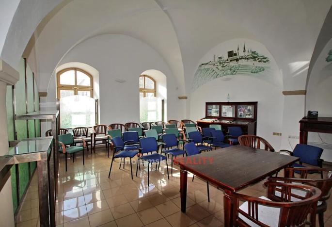 Pronájem kanceláře, Znojmo, 1000 m2