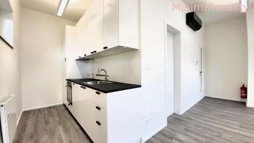 Pronájem kanceláře, Brno, Komárovská, 61 m2