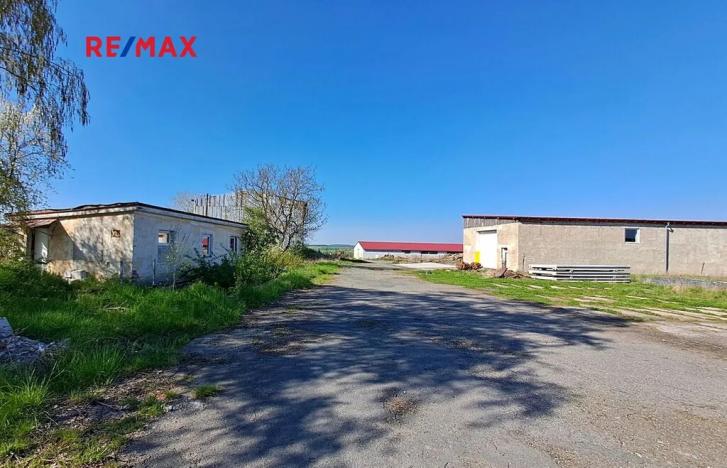 Pronájem výrobních prostor, Dolní Chvatliny, 3690 m2