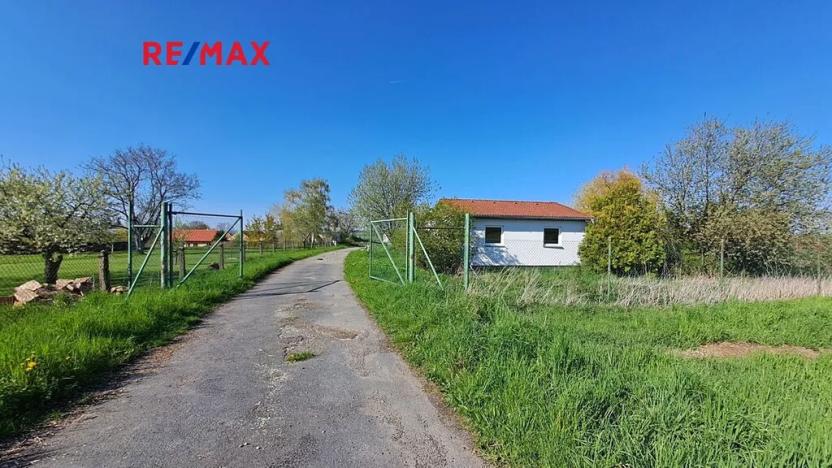 Pronájem výrobních prostor, Dolní Chvatliny, 3690 m2