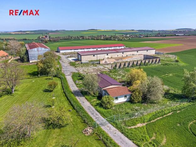 Prodej výrobních prostor, Dolní Chvatliny, 3690 m2