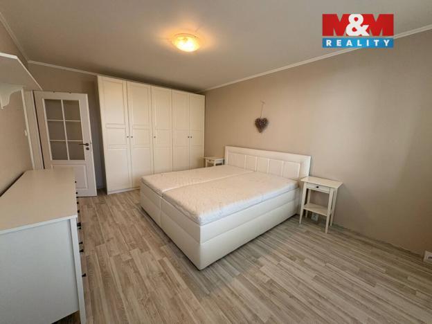 Pronájem bytu 2+1, Praha, Zárubova, 62 m2