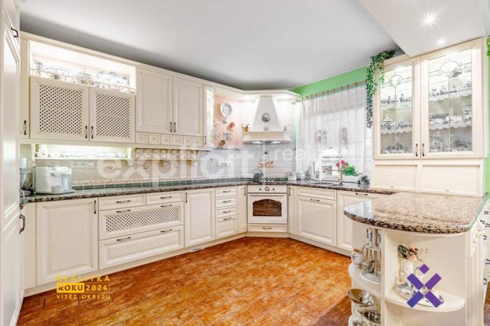 Prodej rodinného domu, Provodov, 234 m2