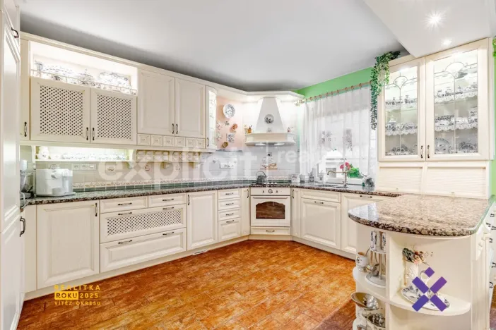 Prodej rodinného domu, Provodov, 234 m2