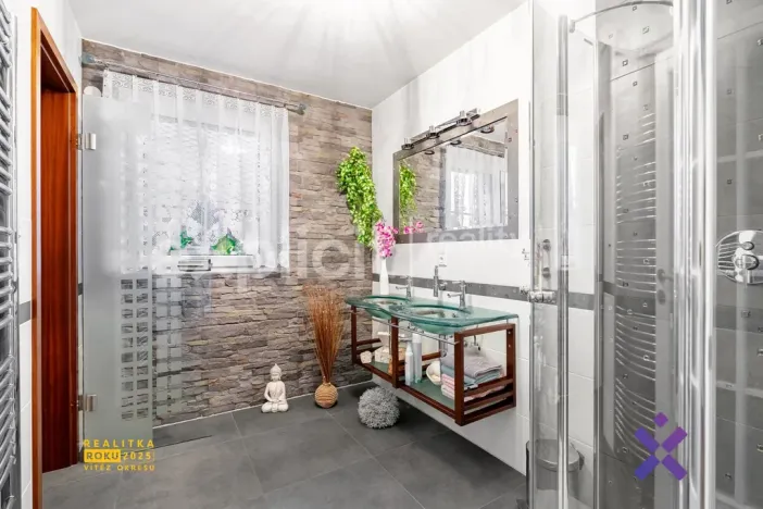 Prodej rodinného domu, Provodov, 234 m2