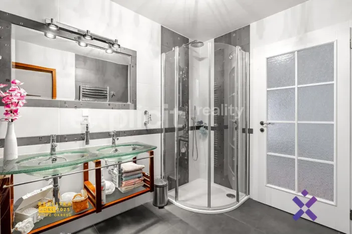 Prodej rodinného domu, Provodov, 234 m2