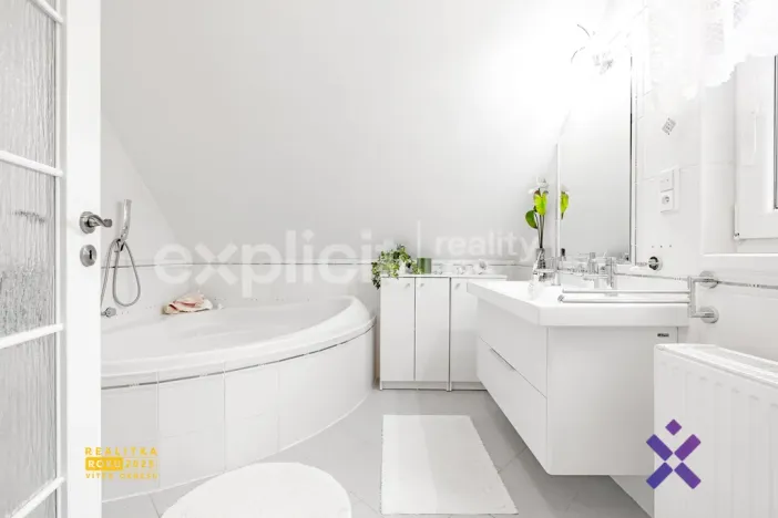 Prodej rodinného domu, Provodov, 234 m2