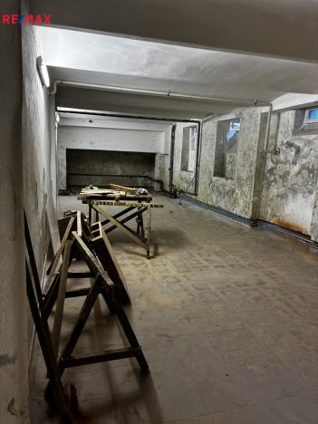 Pronájem skladu, Karlovy Vary, Moravská, 75 m2