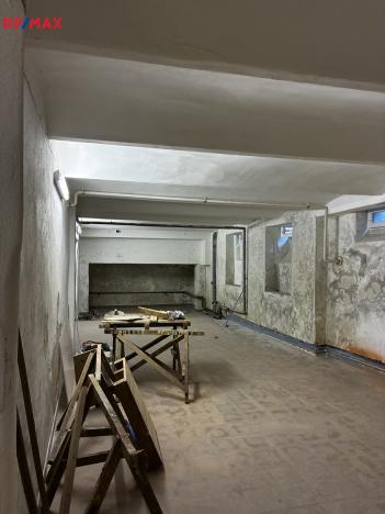 Pronájem skladu, Karlovy Vary, Moravská, 75 m2