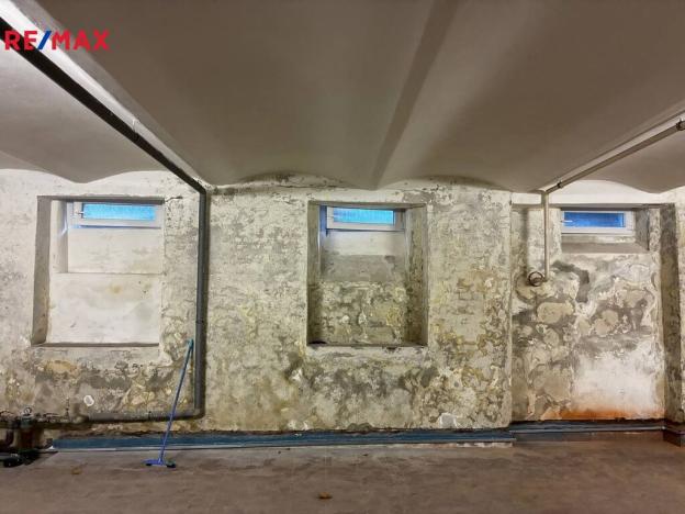 Pronájem skladu, Karlovy Vary, Moravská, 75 m2