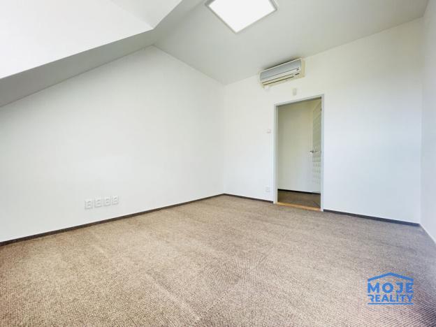 Pronájem kanceláře, Plzeň - Jižní Předměstí, náměstí T. G. Masaryka, 365 m2