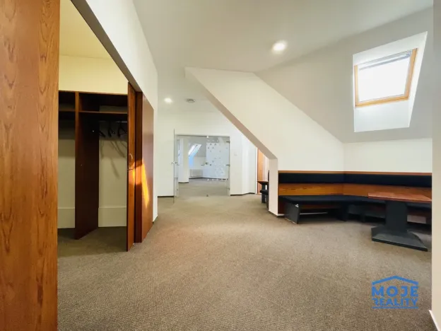 Pronájem kanceláře, Plzeň - Jižní Předměstí, náměstí T. G. Masaryka, 365 m2