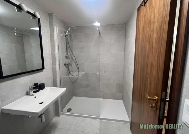 Pronájem bytu 1+kk, Praha - Smíchov, Vackové, 42 m2