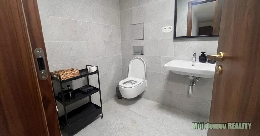 Pronájem bytu 1+kk, Praha - Smíchov, Vackové, 42 m2