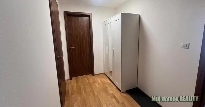 Pronájem bytu 1+kk, Praha - Smíchov, Vackové, 42 m2