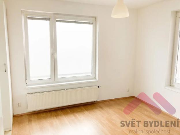 Pronájem bytu 1+kk, Praha - Hloubětín, Nademlejnská, 31 m2