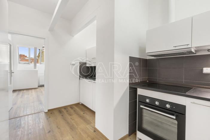 Pronájem bytu 3+1, Praha - Vinohrady, Římská, 74 m2