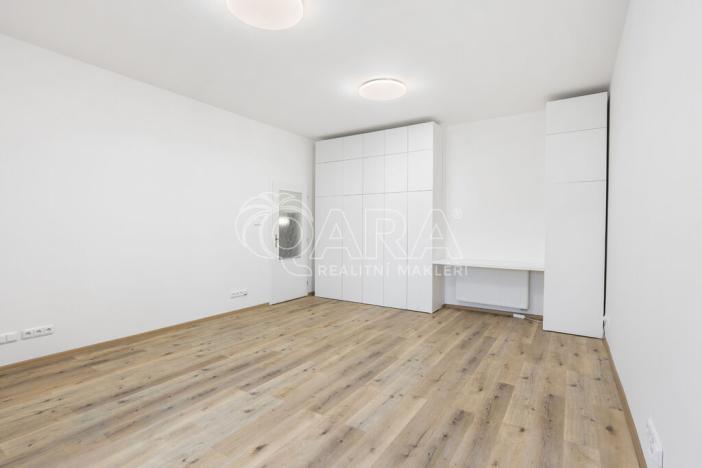 Pronájem bytu 3+1, Praha - Vinohrady, Římská, 74 m2