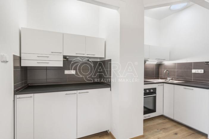 Pronájem bytu 3+1, Praha - Vinohrady, Římská, 74 m2