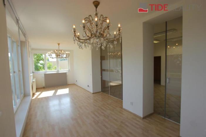 Pronájem kanceláře, Praha - Střešovice, náměstí Před bateriemi, 150 m2