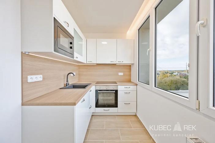 Prodej bytu 2+kk, Jindřichův Hradec, sídliště Vajgar, 43 m2