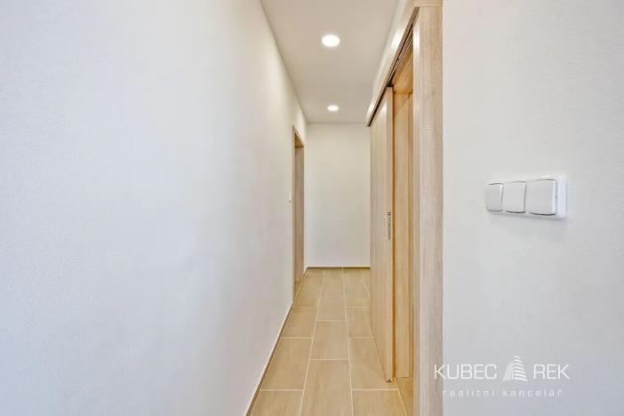 Prodej bytu 2+kk, Jindřichův Hradec, sídliště Vajgar, 43 m2