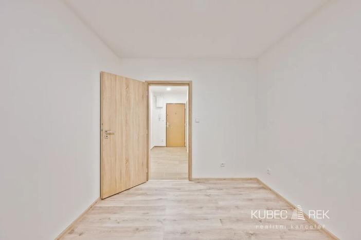 Prodej bytu 2+kk, Jindřichův Hradec, sídliště Vajgar, 43 m2