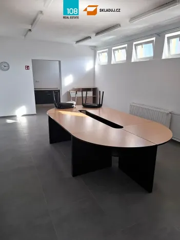 Pronájem skladu, Pardubice, Dělnická, 2200 m2