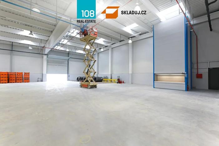 Pronájem skladu, Pardubice, 1800 m2