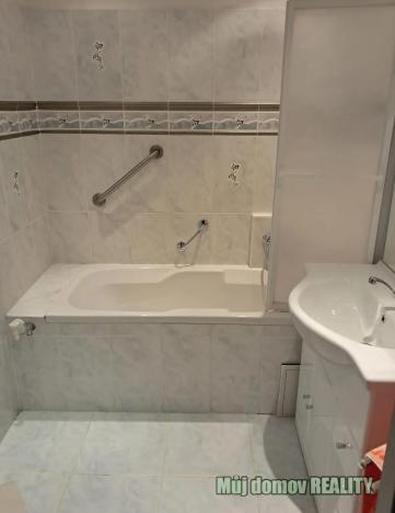 Pronájem bytu 3+1, Praha - Troja, Krosenská, 64 m2