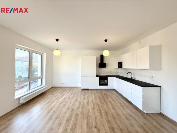 Pronájem bytu 2+kk, Karlovy Vary, Šumavská, 65 m2