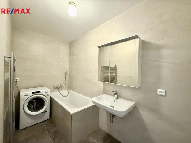 Pronájem bytu 2+kk, Karlovy Vary, Šumavská, 65 m2