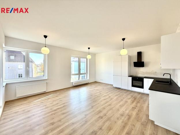Pronájem bytu 2+kk, Karlovy Vary, Šumavská, 65 m2