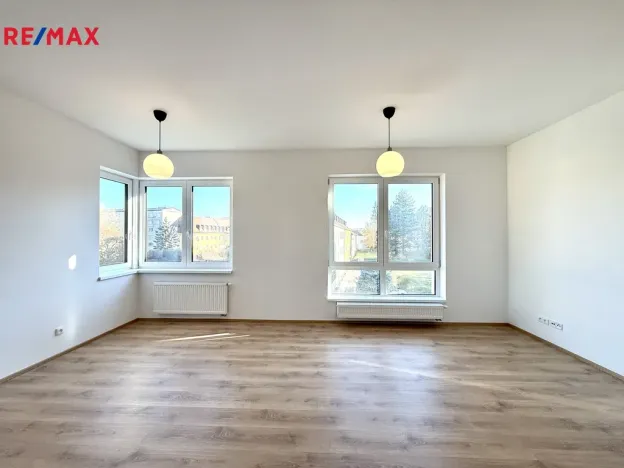 Pronájem bytu 2+kk, Karlovy Vary, Šumavská, 65 m2