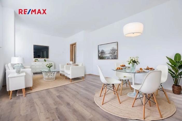 Prodej bytu 2+kk, Svoboda nad Úpou, Nádražní, 56 m2