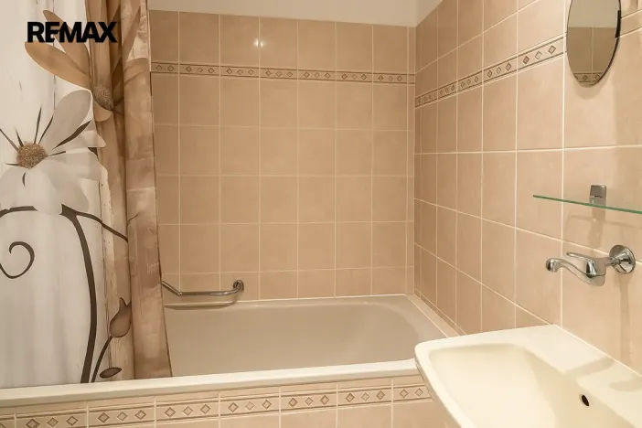 Prodej bytu 3+1, Karlovy Vary, Raisova, 84 m2