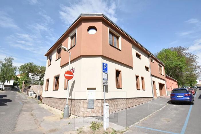 Pronájem bytu 3+kk, Praha - Kobylisy, Na pěšinách, 77 m2