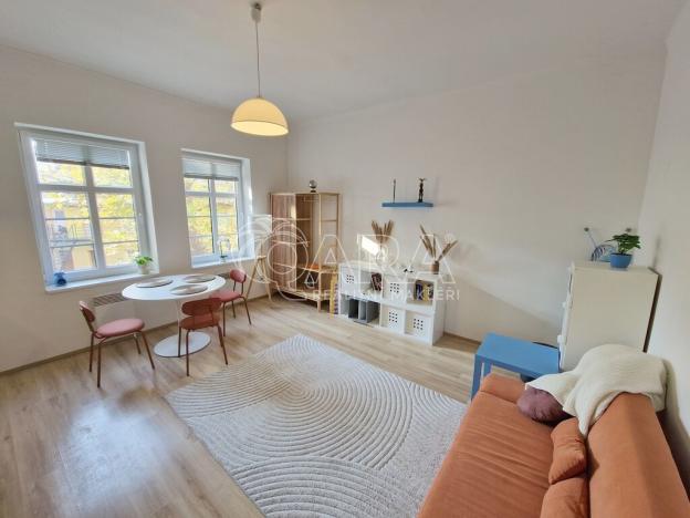 Pronájem bytu 1+kk, Praha - Žižkov, Roháčova, 31 m2