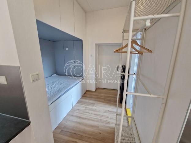 Pronájem bytu 1+kk, Praha - Žižkov, Roháčova, 31 m2