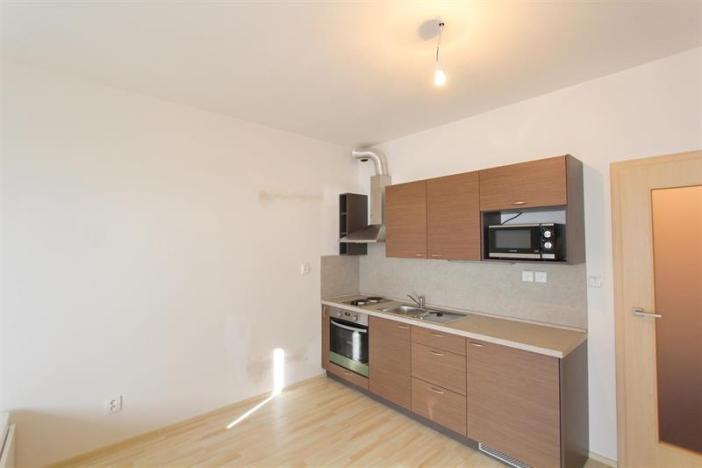 Pronájem bytu 1+kk, Brno, Houbalova, 28 m2